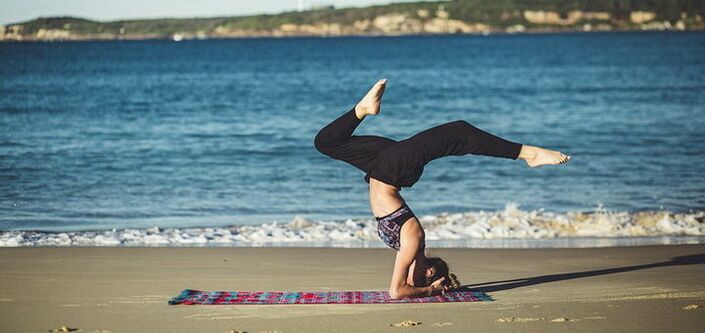 йога для похудения на свежем воздухе